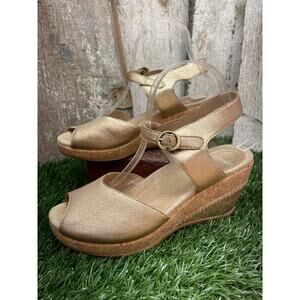 Dansko Charlotte Wedge Sandal Muted Gold Crinkle Leather Women's Size EU38